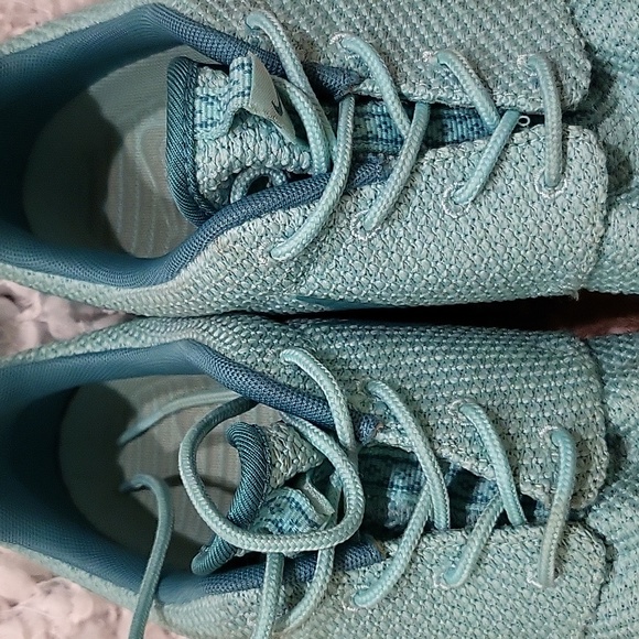 Nike Roshe Sneakers - Picture 8 of 12